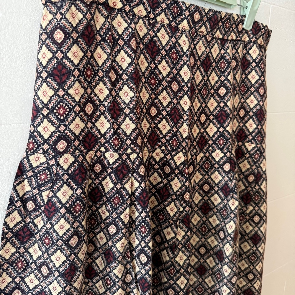 Vintage 70s | Flowy Pleated Midi Skirt Geometric Print Boho | Size Large - Picture 4 of 7
